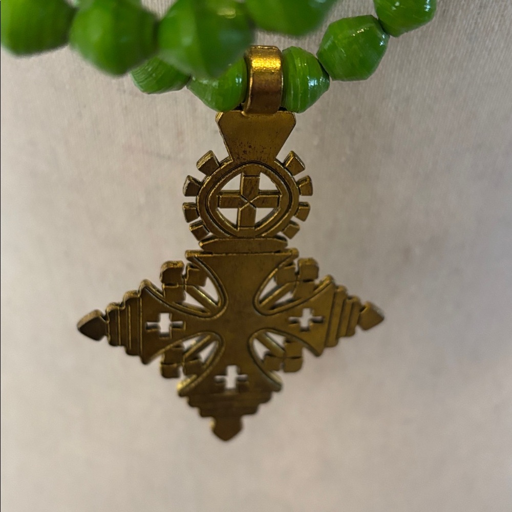 Akola Paper Bead  Brass Toggle Clasp Necklace - Picture 3 of 4